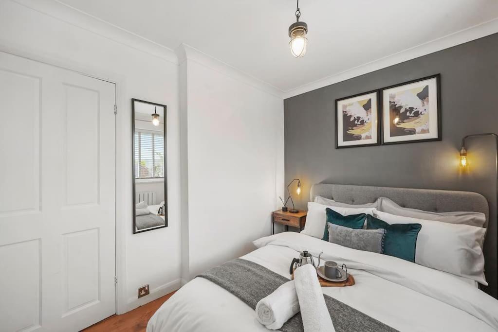 Stylish Maisonette Near The Heath With Free Parking & Wi-Fi Мейдстън Екстериор снимка