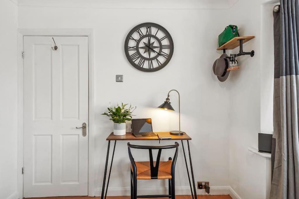 Stylish Maisonette Near The Heath With Free Parking & Wi-Fi Мейдстън Екстериор снимка