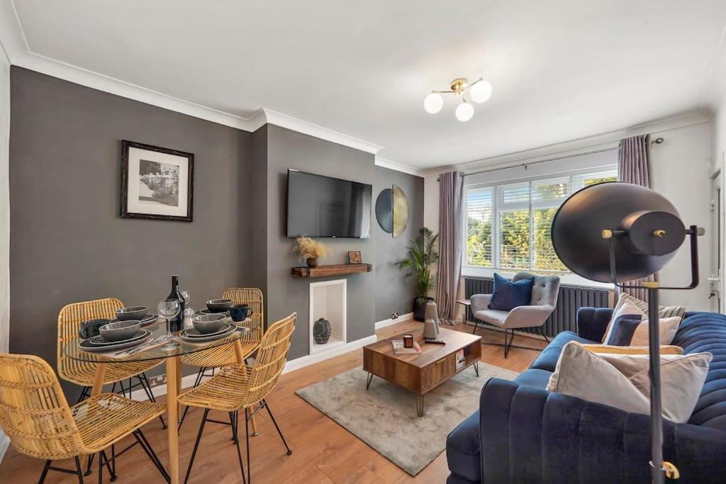 Stylish Maisonette Near The Heath With Free Parking & Wi-Fi Мейдстън Екстериор снимка