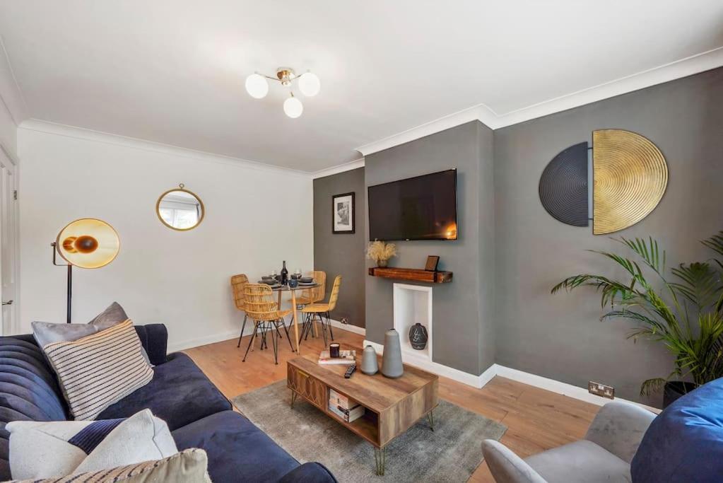 Stylish Maisonette Near The Heath With Free Parking & Wi-Fi Мейдстън Екстериор снимка