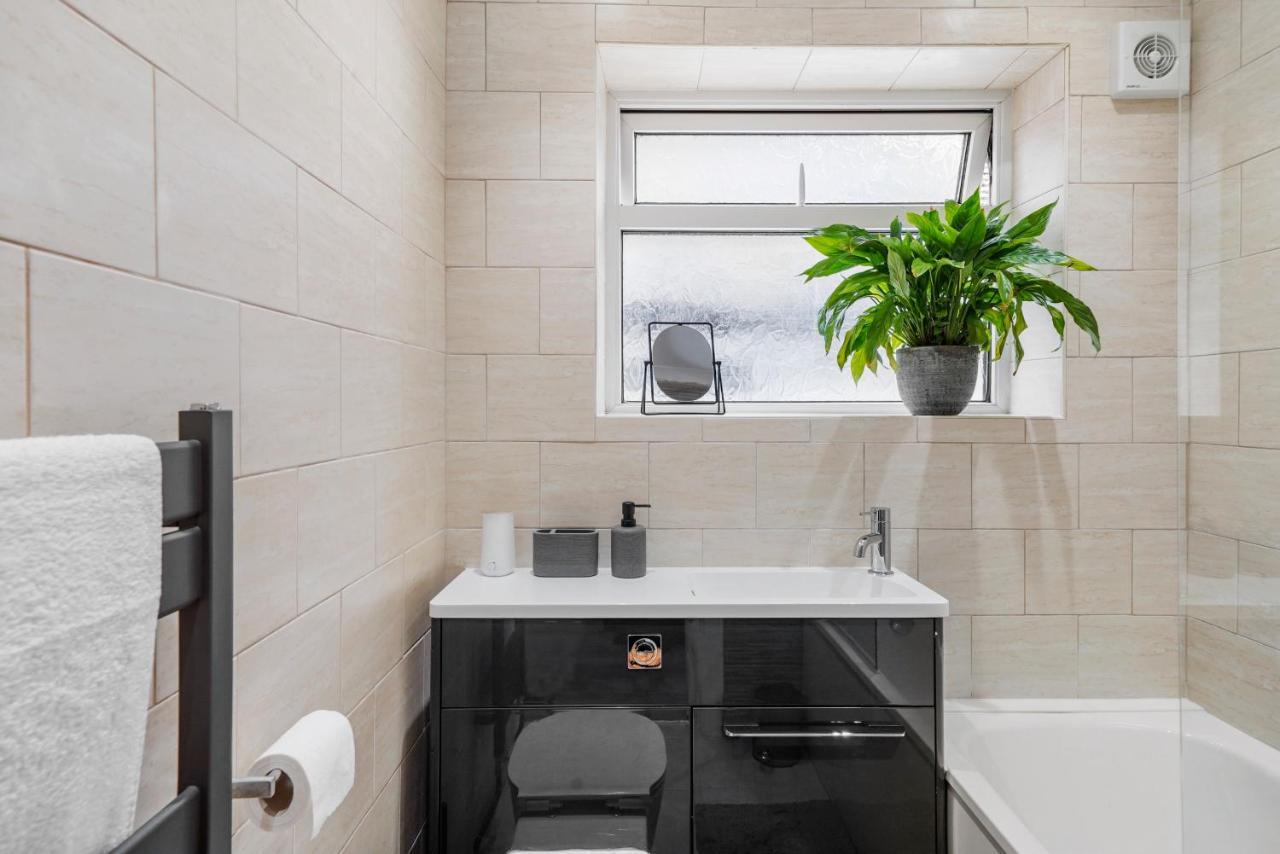 Stylish Maisonette Near The Heath With Free Parking & Wi-Fi Мейдстън Екстериор снимка